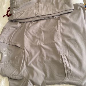 Figs scrub set. Size large.
Pants: YOLA skinny
Top: CASMA